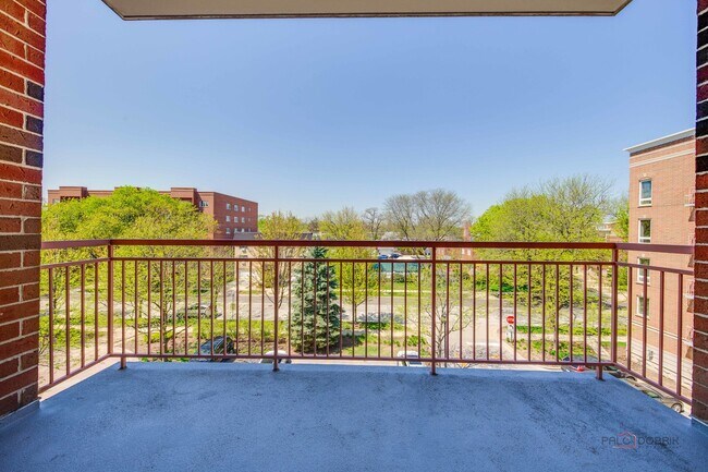 Building Photo - 799 Graceland Ave