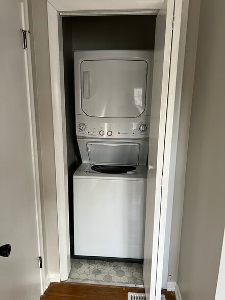 Building Photo - 102 Franklin St