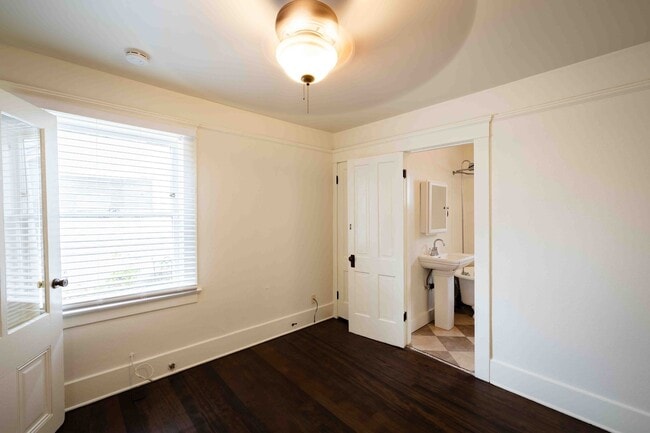 Building Photo - Georgia Street