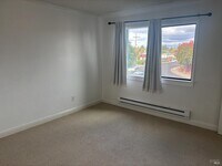 Building Photo - 221 College View Dr