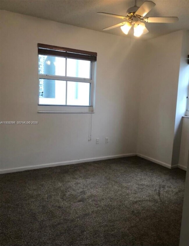 Building Photo - 185 SE 14th Terrace