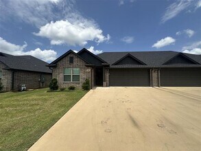 Building Photo - Country Heights #502