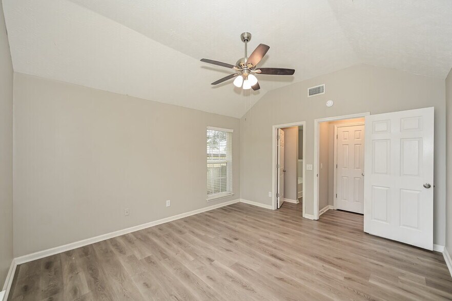 Building Photo - 416 Lake Forest Dr