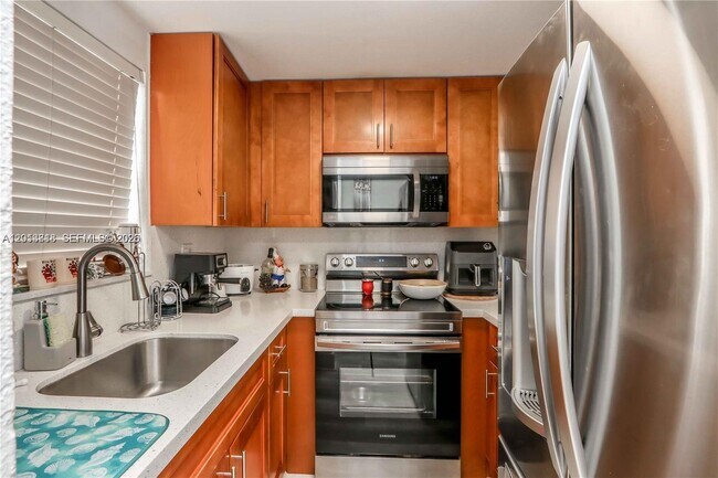 Building Photo - 30 SW 108th Ave