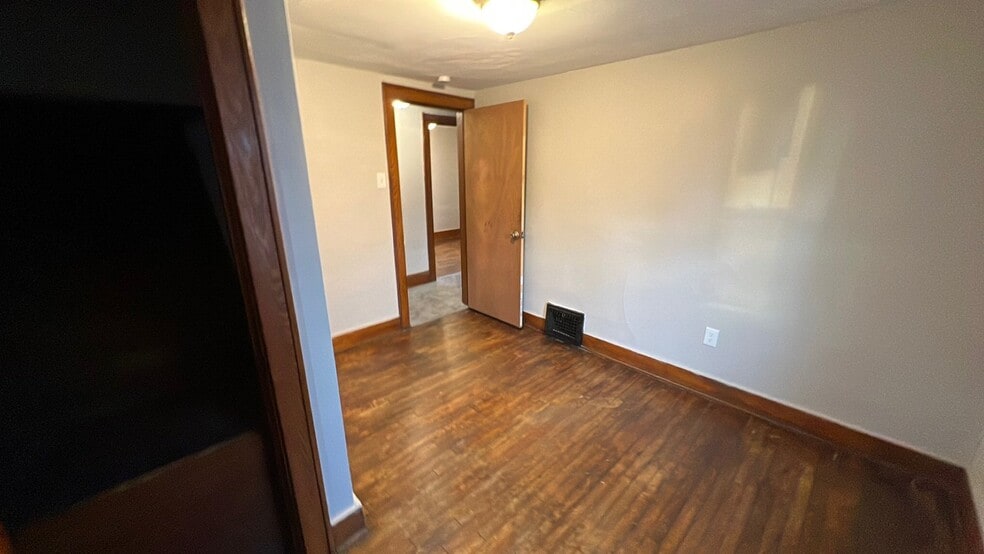 Building Photo - 592 Sanford Ave