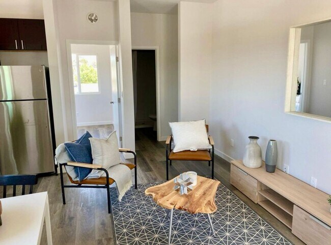Building Photo - Move in Promotion for 12 Months! Remodeled...