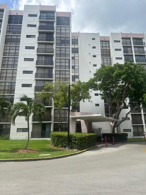 Building Photo - 17021 N Bay Rd