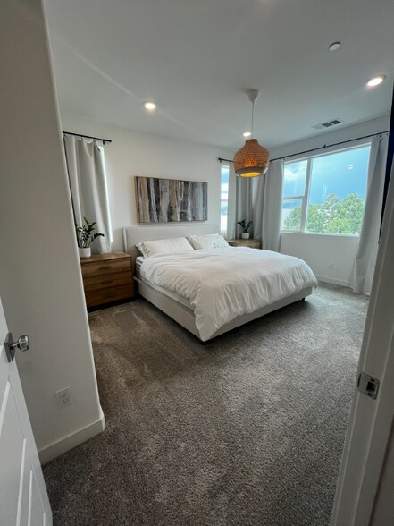 Building Photo - 279 Carmona