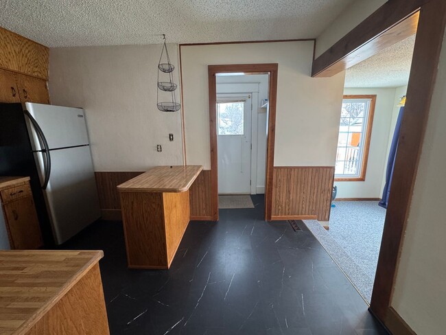 Building Photo - Cute Home in Central Bismarck with Huge Garage