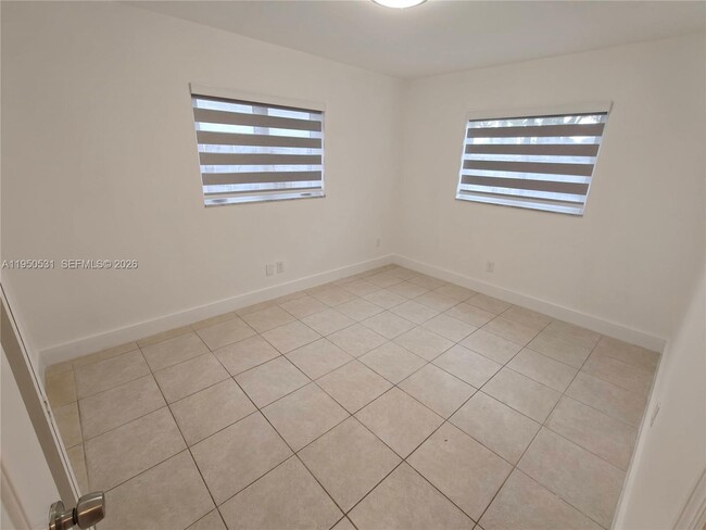 Building Photo - 1812 N 40th Ave