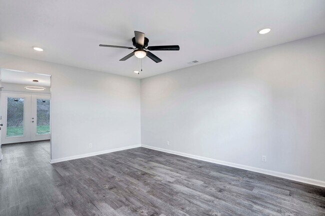 Building Photo - 1108 Pembroke Oak Grove Rd