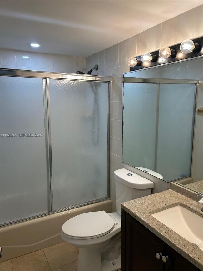 Building Photo - 2201 Brickell Ave