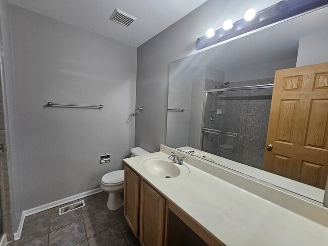 Building Photo - 852 Woodewind Dr