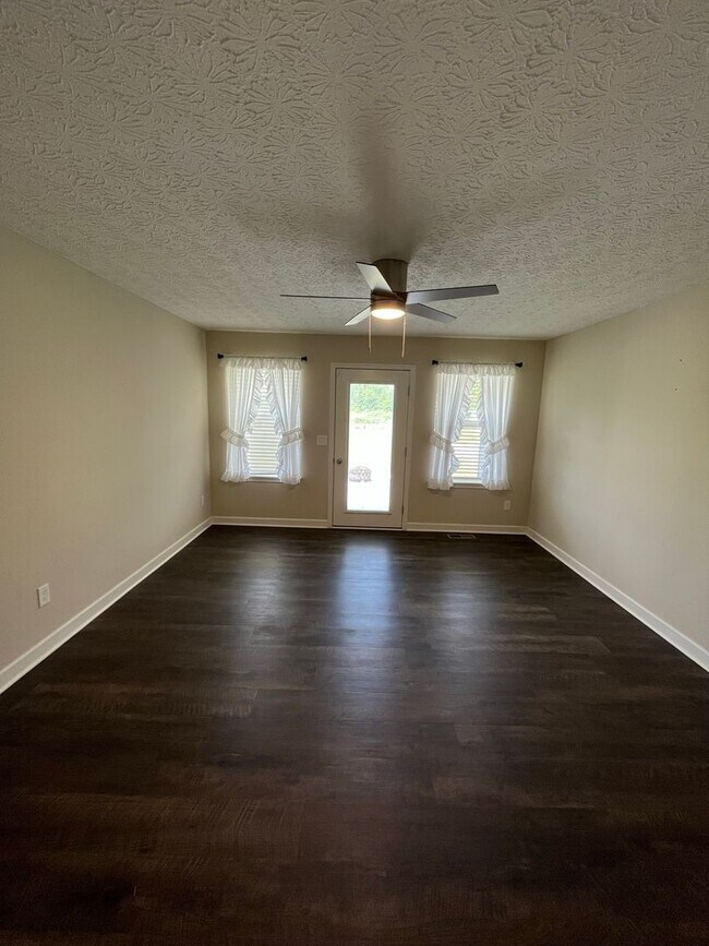 Building Photo - Charming Rural Retreat in Richwood- Fiber Internet Included!