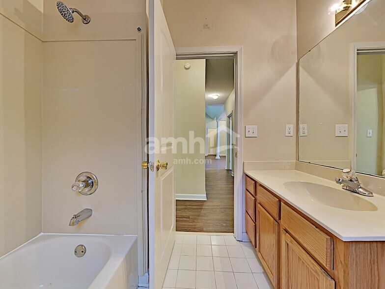 Building Photo - 548 Wesley Woods Dr