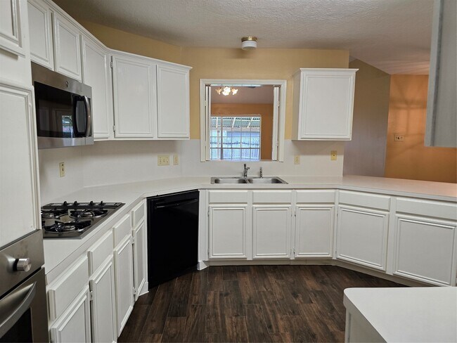 Building Photo - 14030 Torrey Village Dr