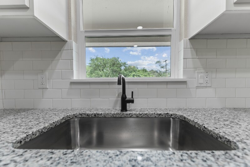Building Photo - 4128 Hillcrest Dr