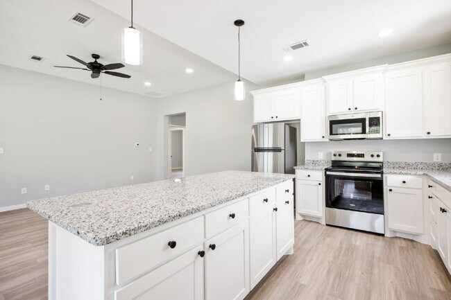 Building Photo - "Charming 3-Bedroom Denison Home with Gran...