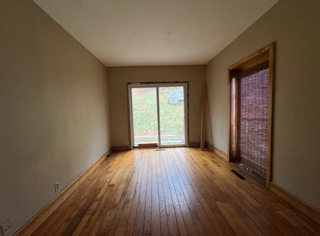 Building Photo - 13 Wawecus Hill Rd