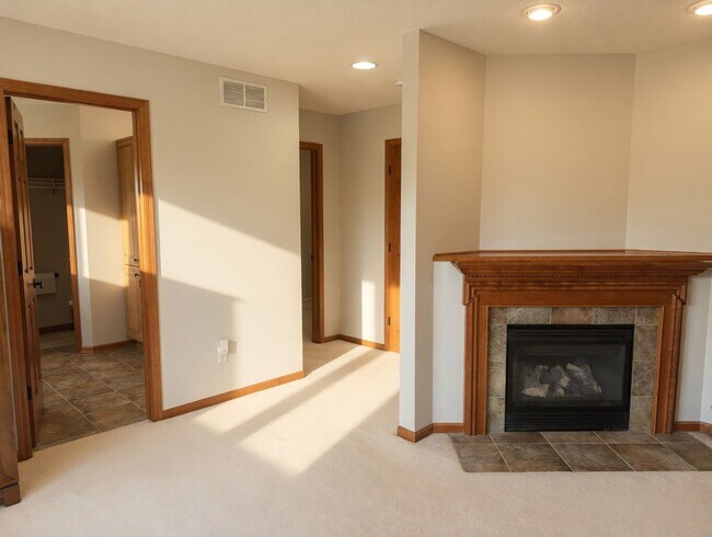 Building Photo - Rare executive rental in chanhassen! 5 beds no upgrade left behind!!!