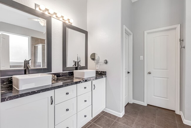 Building Photo - 146 Black Swan Pl