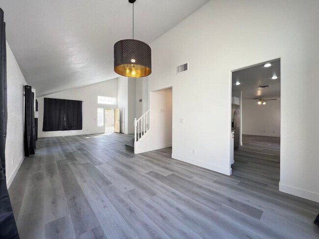 Building Photo - 4545 Ashington St