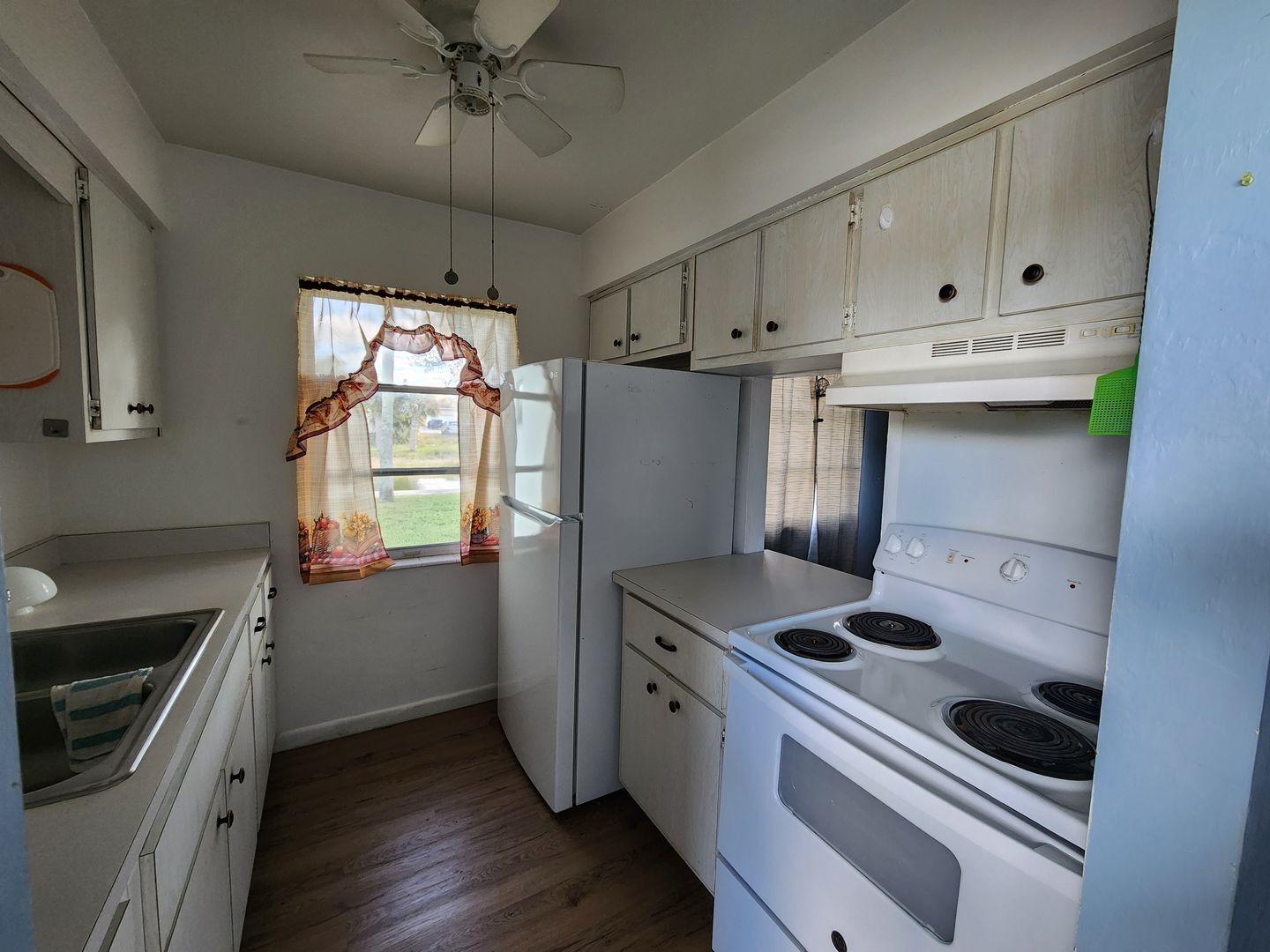 Building Photo - Cozy Condo in a 55+ Community