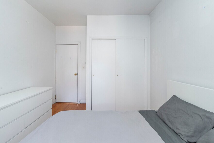 Building Photo - 315-317-317 E 95th St