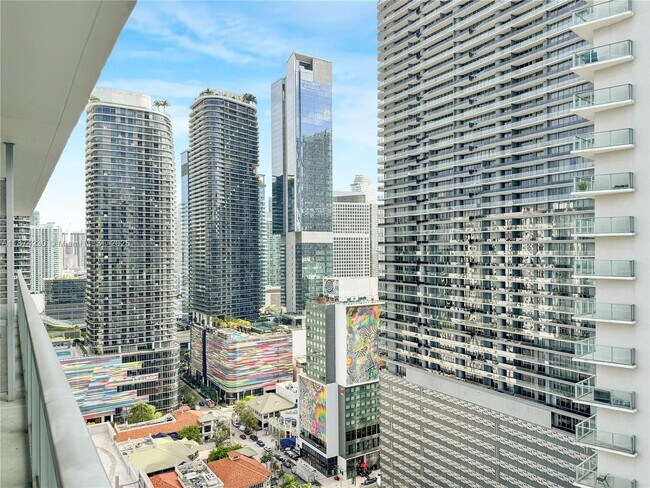 Building Photo - 1111 SW 1st Ave