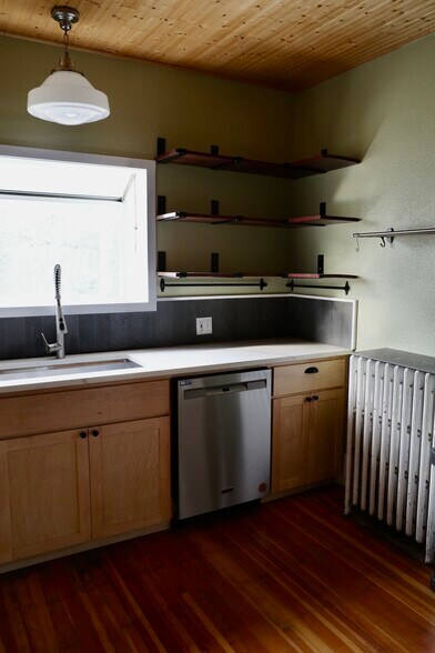 Kitchen - 8607 SE Morrison St