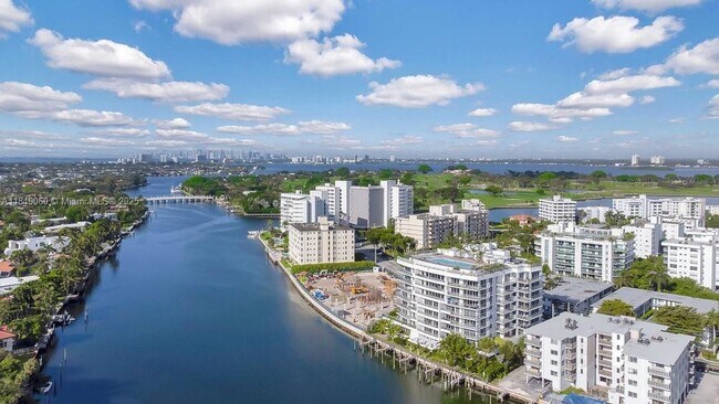 Building Photo - 9261 E Bay Harbor Dr