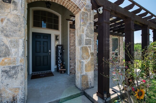 Building Photo - 2125 Stubbs Dr