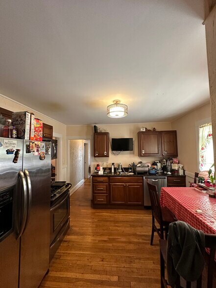 Primary Photo - 60 Litchfield St