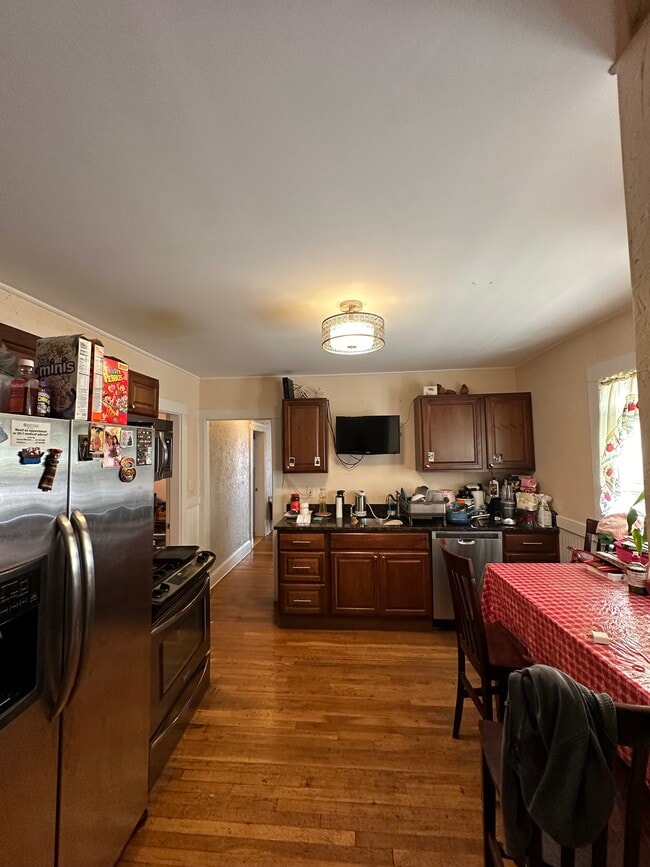 Building Photo - 60 Litchfield St