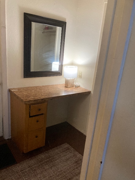 Building Photo - 909 W 23rd St