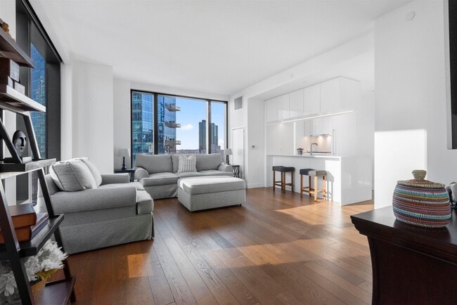 Building Photo - 99 Hudson St