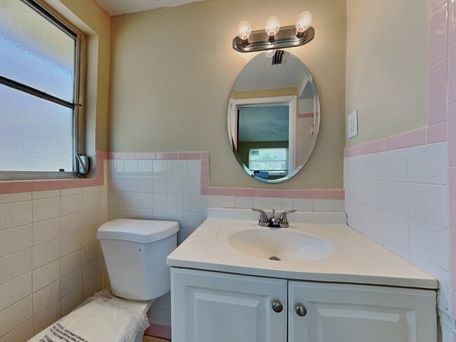 Building Photo - 10632 Laburnum Dr