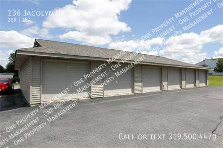 Building Photo - 136 Jacolyn Dr SW
