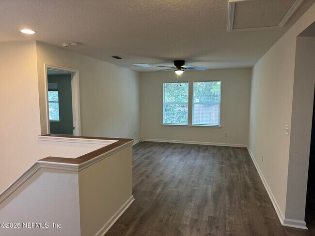 Building Photo - 348 Auburn Oaks Rd E