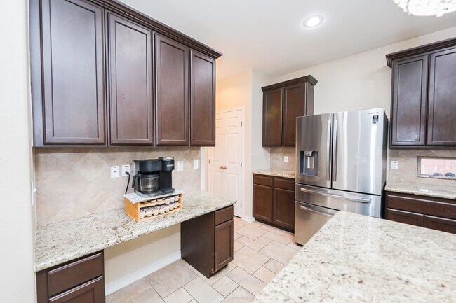Building Photo - 318 Silverleaf Oak