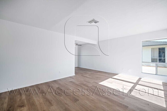 Building Photo - 41012 Beachwood Ave