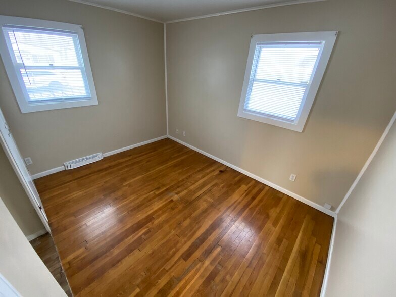 Building Photo - 2104 Panama St