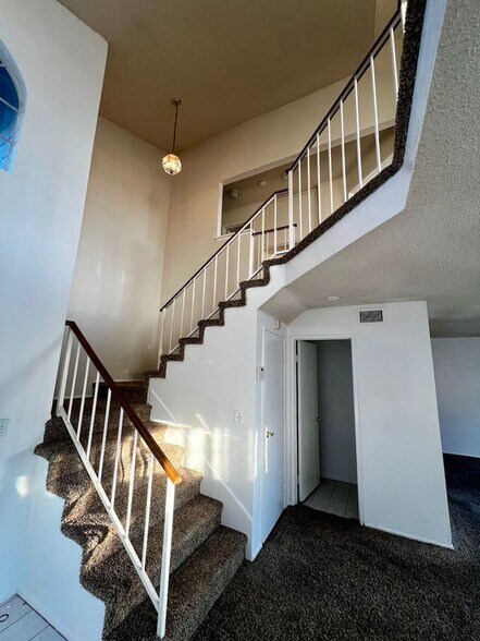 Building Photo - 1195 Bautista Ln