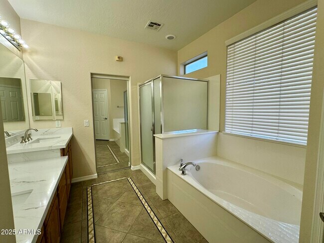 Building Photo - 2671 S Dragoon Dr