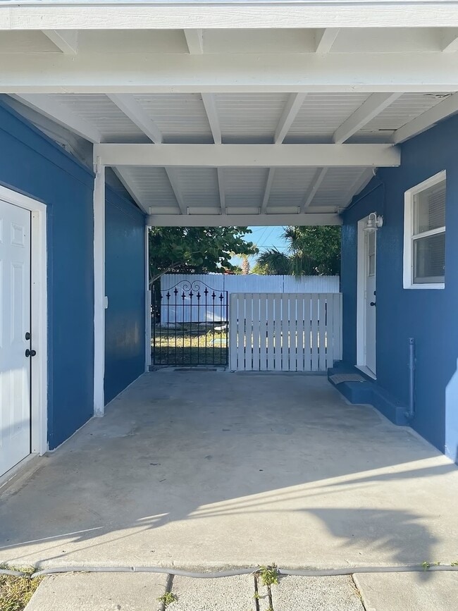 Building Photo - 2901 Garden Terrace NE