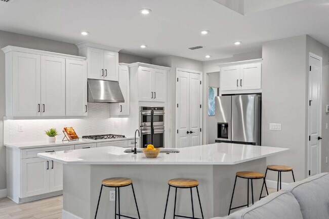 Building Photo - "Spacious 4-Bed, 4-Bath Retreat at 2612 Le...
