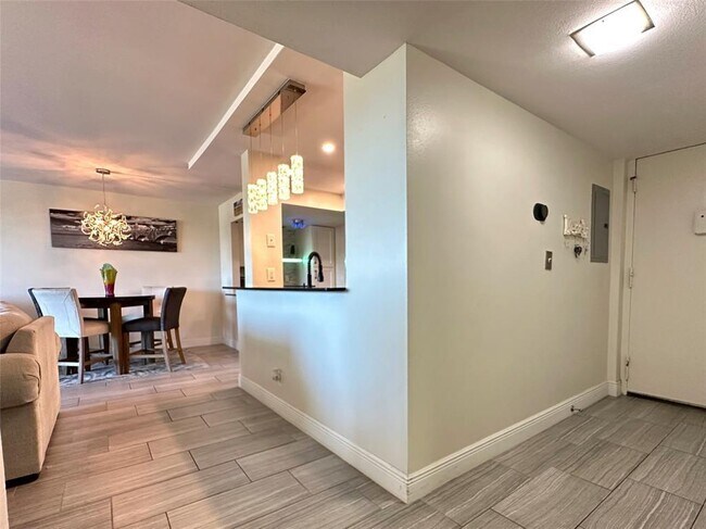 Building Photo - 1350 River Reach Dr