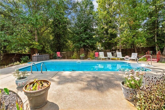 Building Photo - 52 Thomas Pl Dr