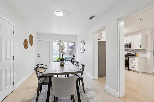 Building Photo - 6 N Orion Ave