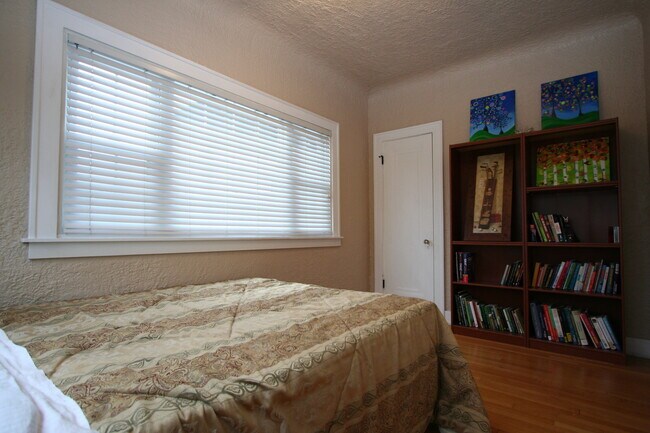 Building Photo - 233 Garfield Ave SW